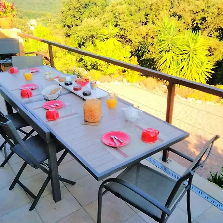 Chez Nat Et Jc Bed and Breakfast 3*